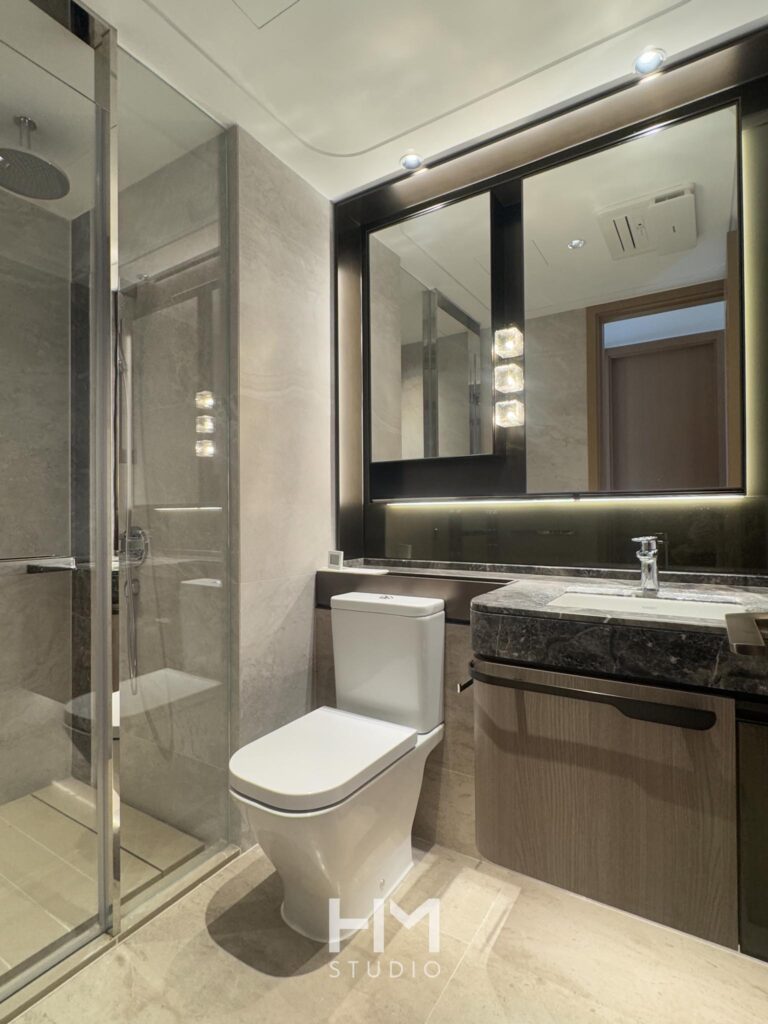 浴室角落的精緻收邊處理，展現細節設計。